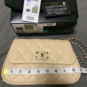 ❌SOLD❌Authentic Chanel Frame in chain bag
